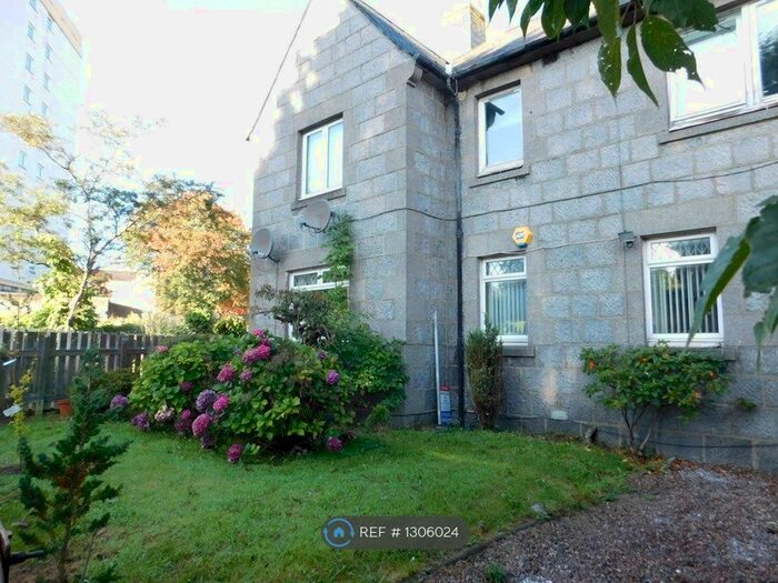 3 Bedroom Flat To Rent In Ground Floor, Aberdeen, AB16