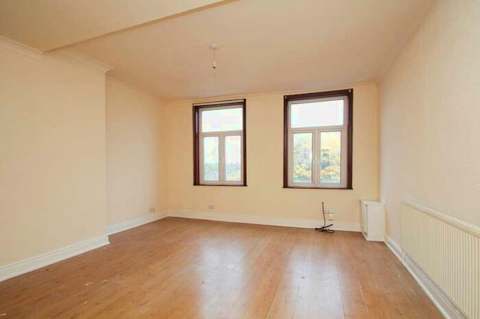 2 Bedroom Apartment To Rent In Edge Lane, Stretford, Manchester, M32