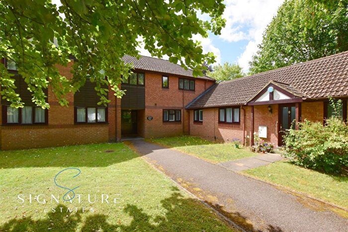 2 Bedroom Flat To Rent In Stewart Close, Abbots Langley, WD5