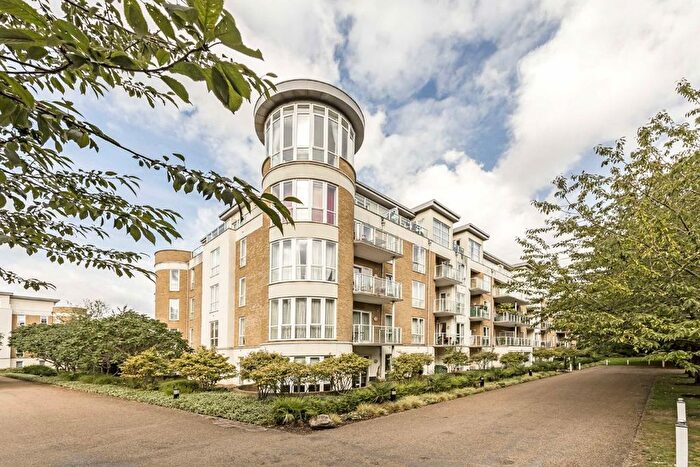 2 Bedroom Flat To Rent In Melliss Avenue, Kew, Richmond, TW9