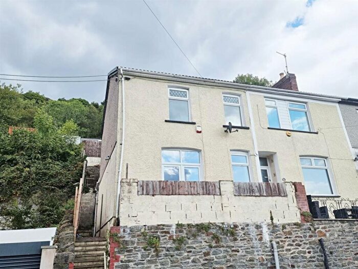 3 Bedroom End Of Terrace House To Rent In Pantygraigwen Road, Graigwen, Pontypridd, CF37