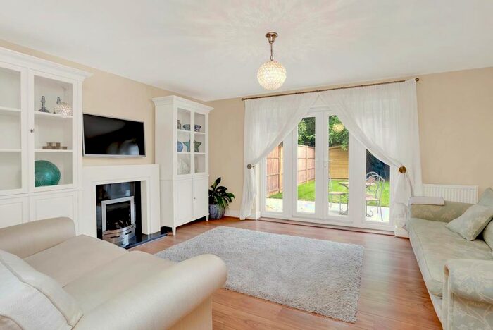 4 Bedroom Town House To Rent In Rythe Close, Claygate, KT10