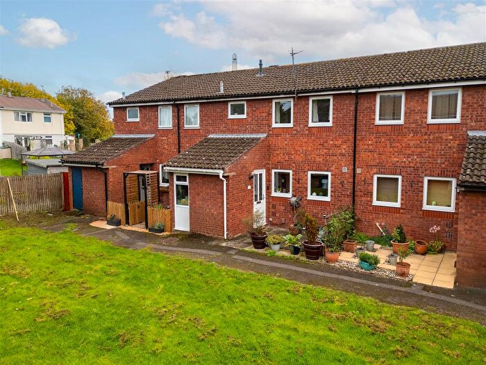 3 Bedroom Terraced House For Sale In Evenlode Close, Aylesbury, HP21