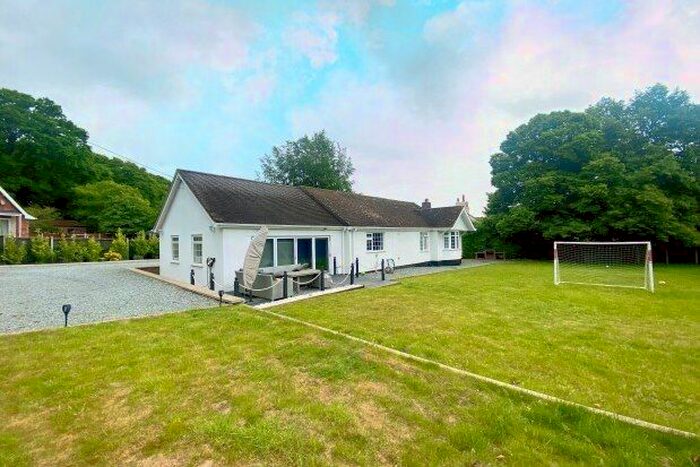 4 Bedroom Bungalow To Rent In Folgate Lane, Norwich, NR8