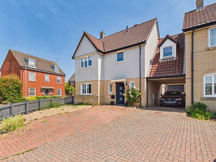 4 Bedroom Detached House For Sale In Civray Avenue, Downham Market, PE38