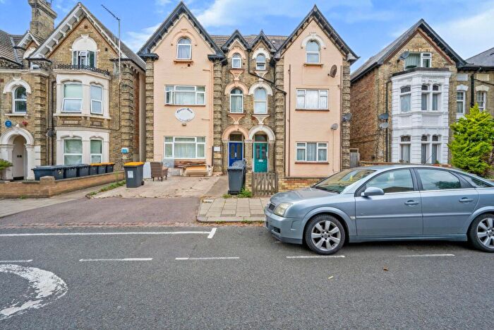 1 Bedroom Flat For Sale In Chaucer Road, Bedford, MK40