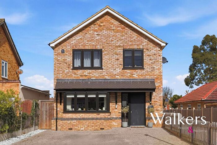 4 Bedroom Detached House For Sale In Peartree Lane, Doddinghurst, CM15