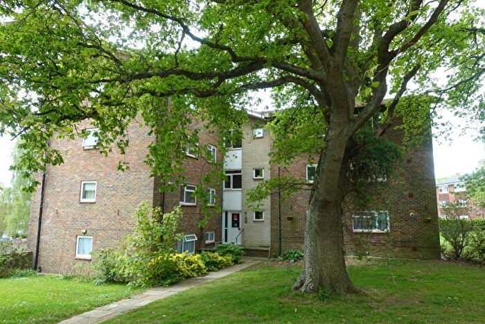 2 Bedroom Flat To Rent In Crawley, West Sussex, RH11