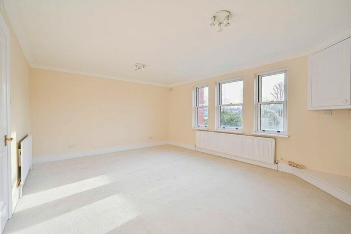 1 Bedroom Flat For Sale In Upper Richmond Road, Putney, London, SW15