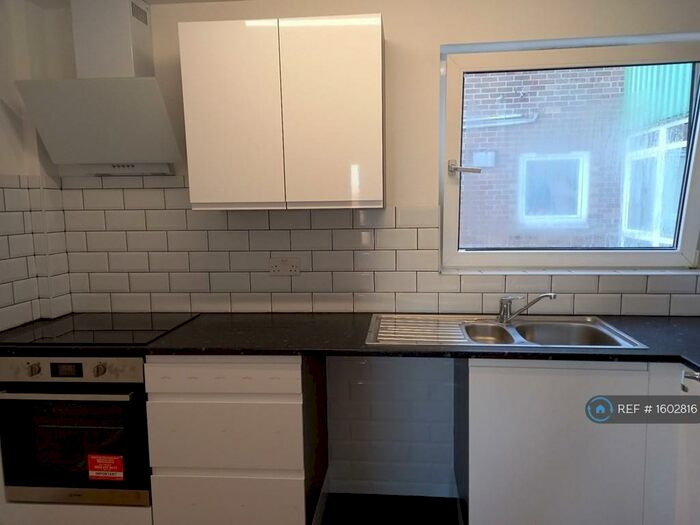 1 Bedroom Flat To Rent In Severn Way, Bedford, MK41