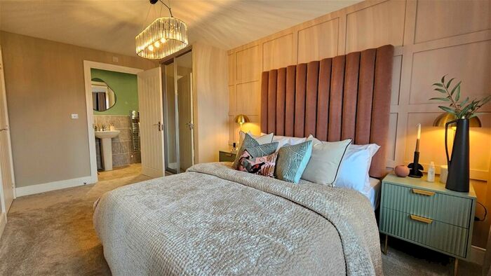 3 Bedroom Semi-Detached House For Sale In Woodlark Place, Greenham Road, Newbury, RG14
