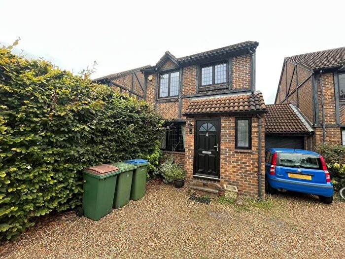 3 Bedroom Property To Rent In Kings Chase, East Molesey, KT8
