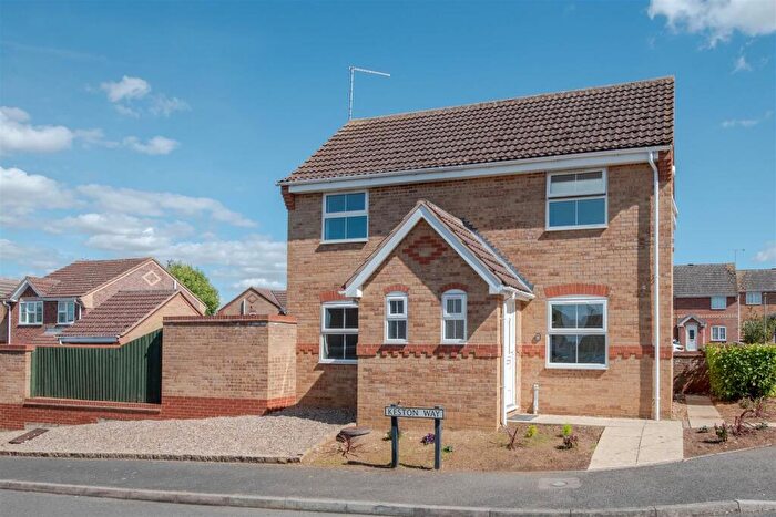 3 Bedroom Detached House For Sale In Saddlers Way, Raunds, NN9