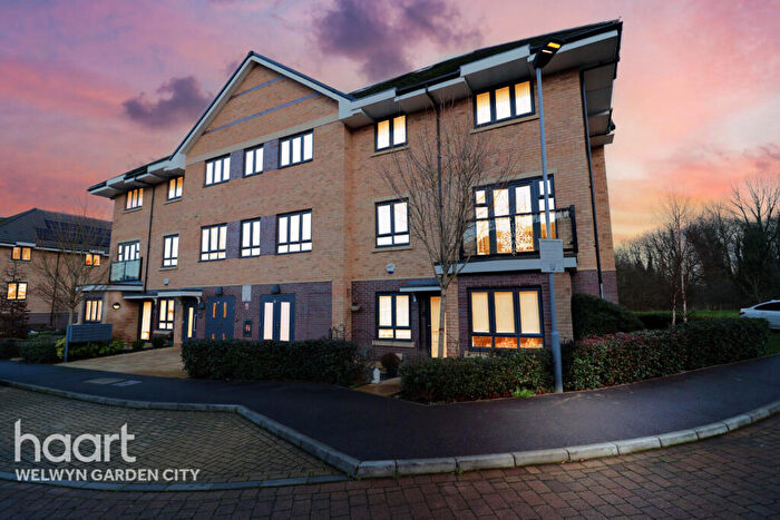 1 Bedroom Flat For Sale In William Close, Welwyn Garden City, AL7