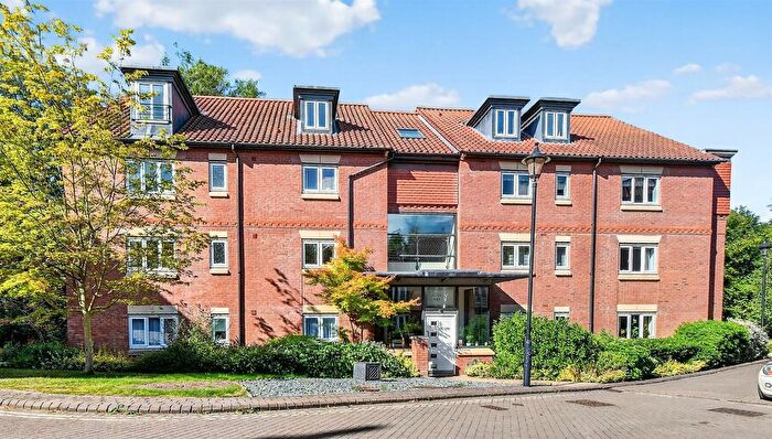 2 Bedroom Flat For Sale In The Avenue, York, YO30