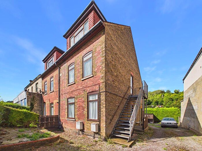 1 Bedroom Flat To Rent In Croydon Road, Caterham, CR3