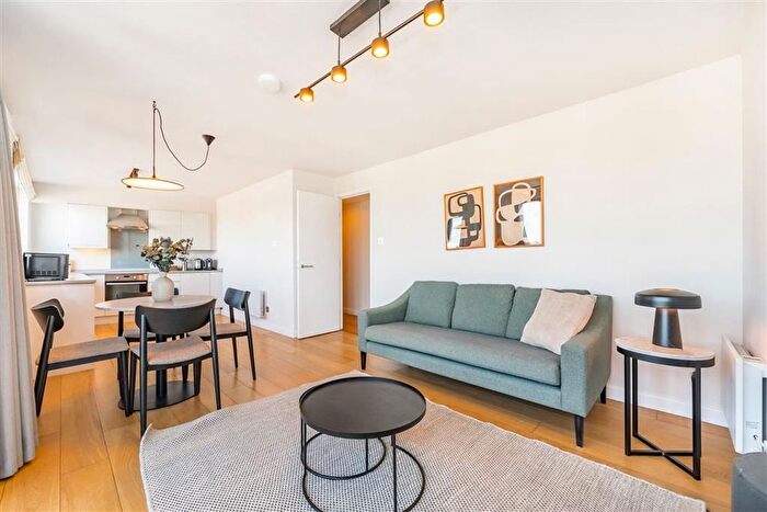 2 Bedroom Flat To Rent In Tottenham Street, Fitzrovia Amp; Covent Garden, W1T