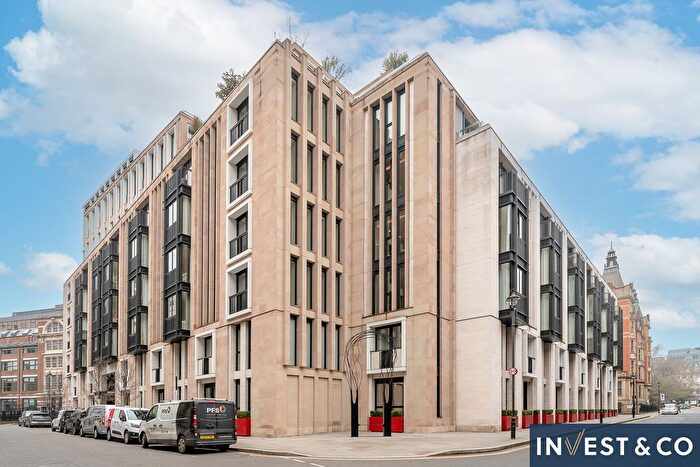 1 Bedroom Flat To Rent In Lincoln Square, Portugal Street, WC2A