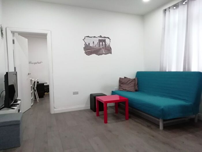 1 Bedroom Flat To Rent In Edgware, HA8