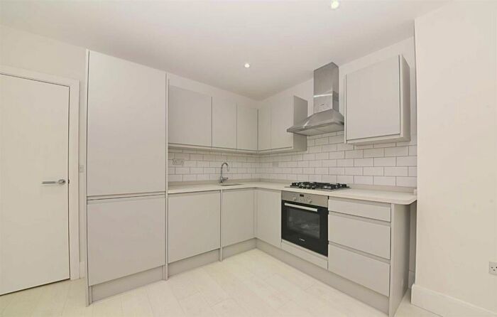 2 Bedroom Flat To Rent In Abingdon Road, Finchley, N3