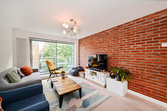 2 Bedroom Flat For Sale In Ascot House, Canary Wharf, E14