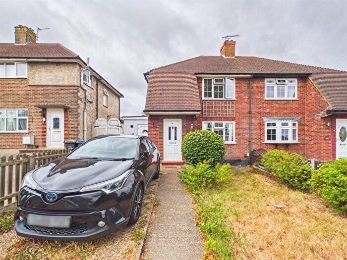 3 Bedroom Semi-Detached House For Sale In Parkway, New Addington, Croydon, CR0