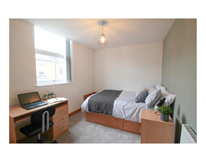 6 Bedroom House To Rent In North Road, Selly Oak, West Midlands, B29