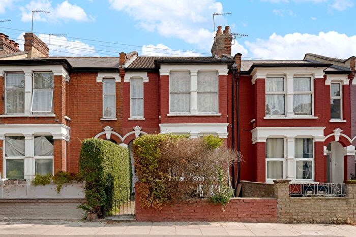 2 Bedroom Flat For Sale In Mount Pleasant Road, London, N17