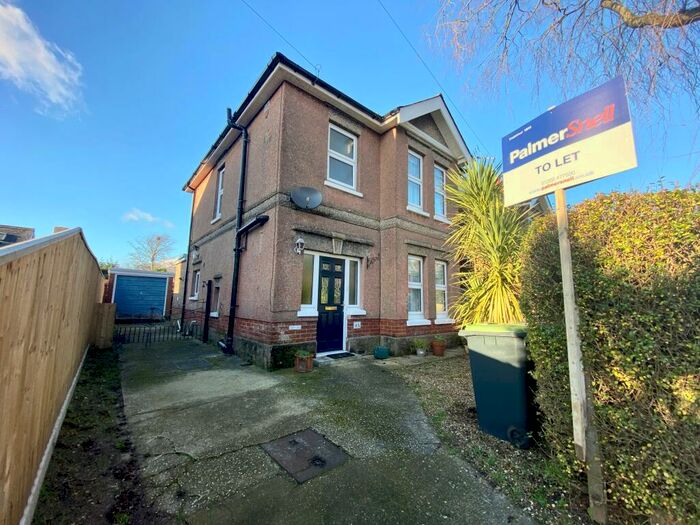 3 Bedroom House To Rent In Jumpers Avenue, Christchurch, BH23