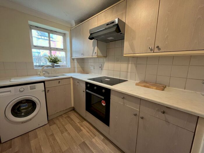 1 Bedroom Flat To Rent In Ardmore Close, Nottingham, NG2