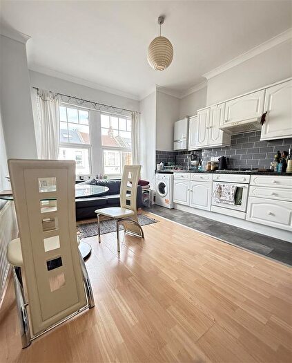 2 Bedroom Flat To Rent In Tooting Bec Road, London, SW17