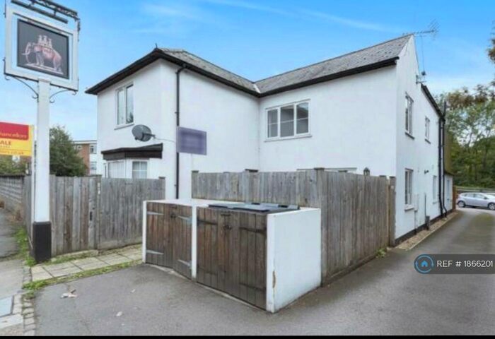 1 Bedroom Flat To Rent In Waterside, Chesham, HP5