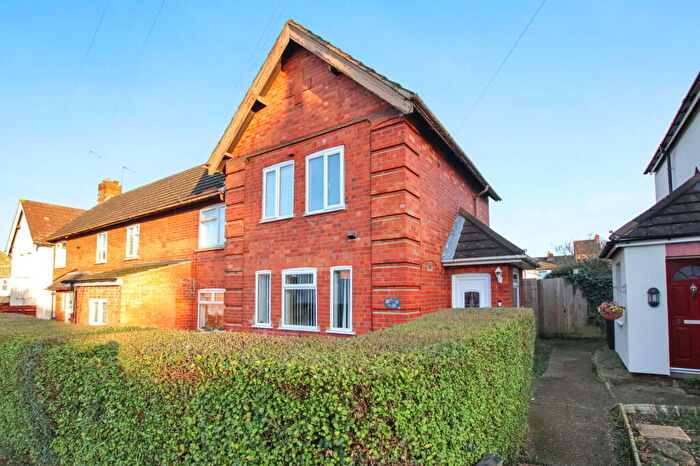 3 Bedroom End Of Terrace House For Sale In Randall Road, Northampton, NN2