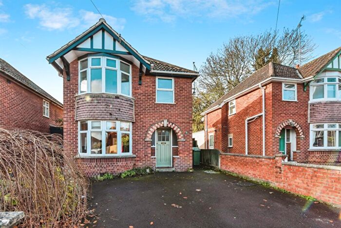 3 Bedroom Detached House For Sale In Windsor Crescent, Frome, BA11