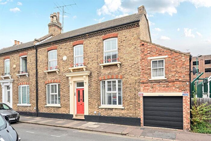 3 Bedroom End Of Terrace House For Sale In Costin Street, Bedford, MK40