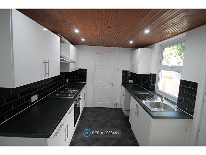 3 Bedroom Terraced House To Rent In Curzon St, Reading, RG30