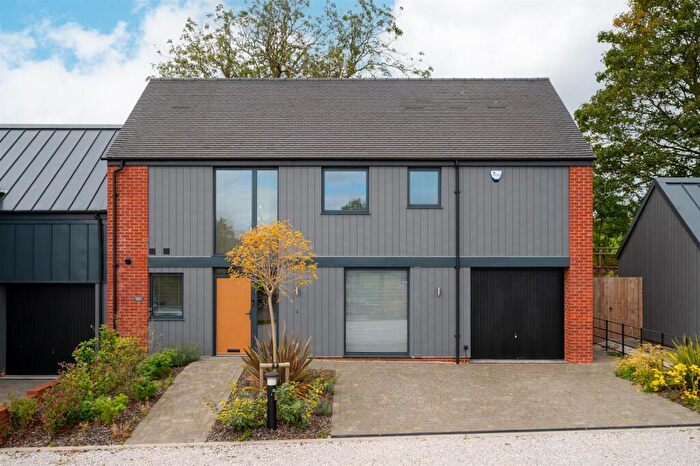 4 Bedroom Semi-Detached House For Sale In Amber Meadow, Oakerthorpe, Alfreton, DE55