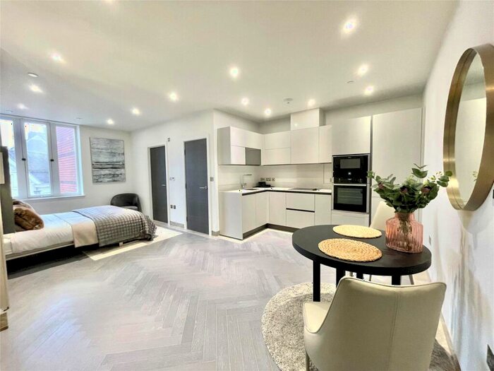Studio To Rent In Duke Street, Reading, Berkshire, RG1