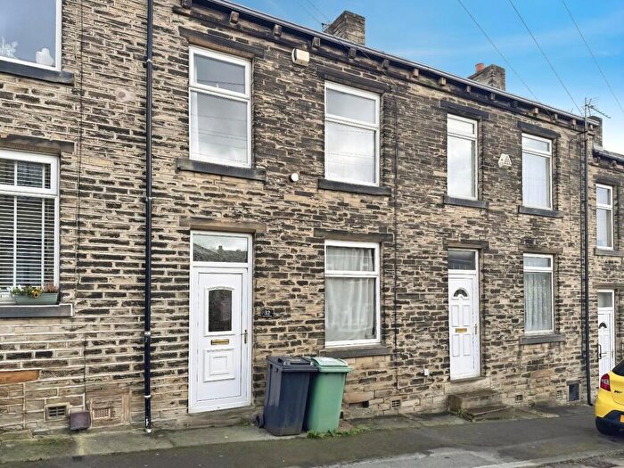 2 Bedroom Terraced House For Sale In Westcliffe Road, Cleckheaton, BD19