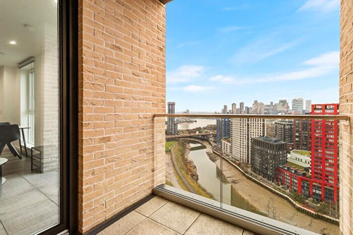 Studio To Rent In Silvertown Way, London, E16