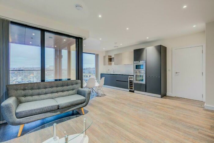 3 Bedroom Flat To Rent In Grafton Quarter, Croydon, CR0