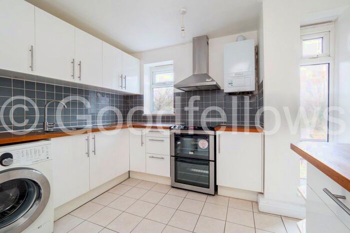 2 Bedroom Flat To Rent In Stourhead Gardens, Raynes Park SW20