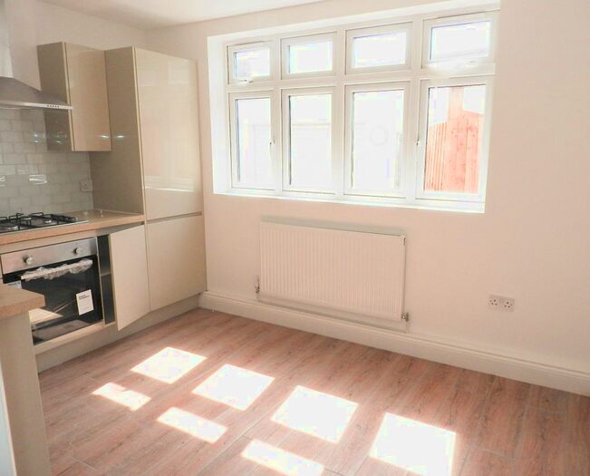 1 Bedroom Flat To Rent In Golfe Road, Ilford, IG1