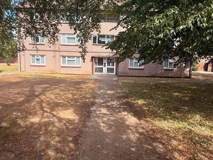 2 Bedroom Flat To Rent In Frobisher Road, St. Albans, AL1