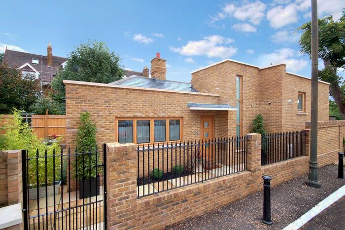 2 Bedroom Detached House To Rent In Gomer Place, Teddington, TW11