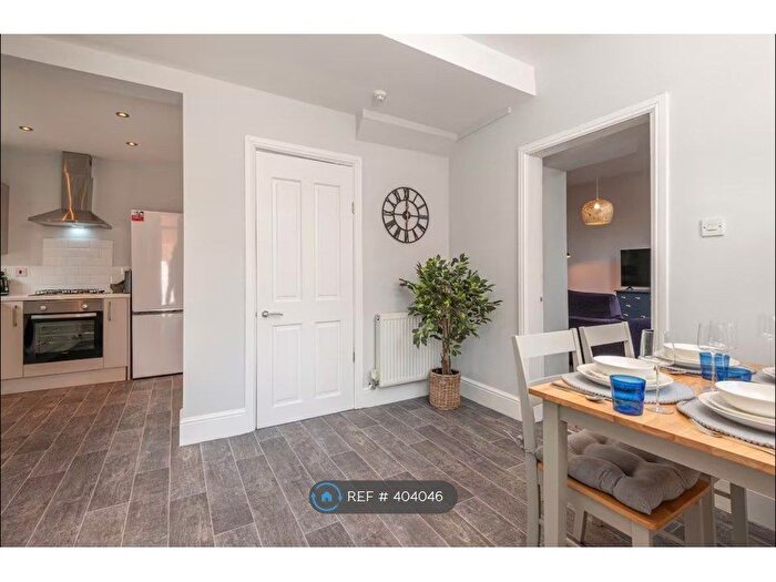 2 Bedroom Flat To Rent In Blenheim Road, Wakefield, WF1