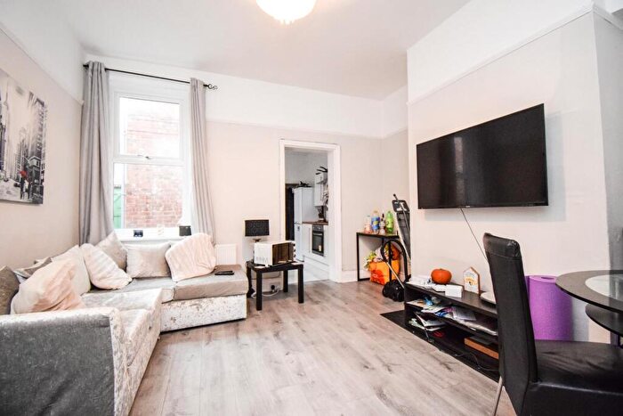 3 Bedroom Flat To Rent In Tavistock Road, Jesmond, Newcastle Upon Tyne, NE2