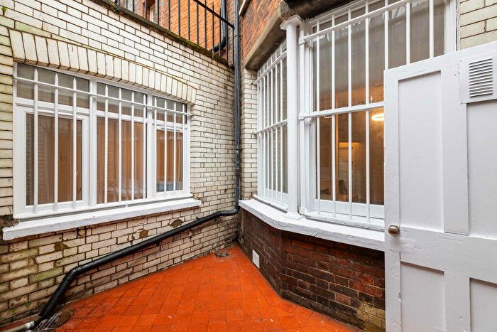 1 Bedroom Flat To Rent In Egerton Place, Knightsbridge, SW3