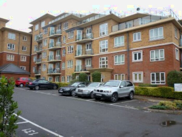 2 Bedroom Flat To Rent In Glebelands Close, High Road, North Finchley, N12