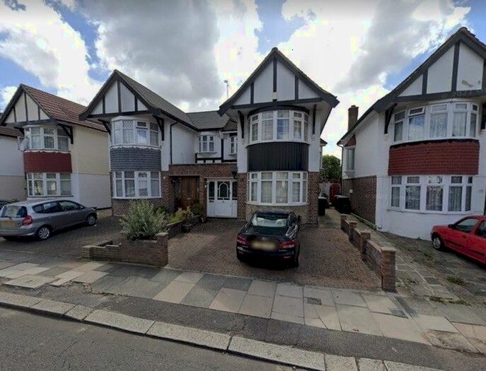 3 Bedroom Semi-Detached House To Rent In Pasteur Gardens, London N18